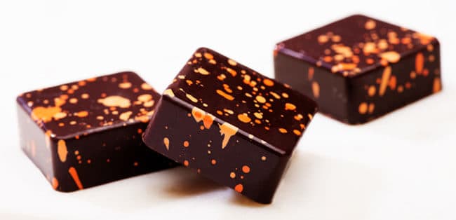 Decorated square bonbons