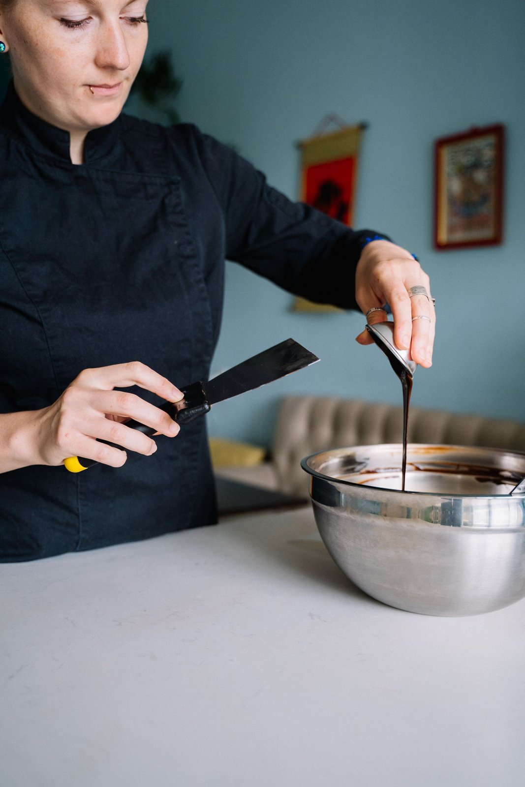 Conchagem de chocolate: o que acontece dentro da concha (e por que ela define o sabor)